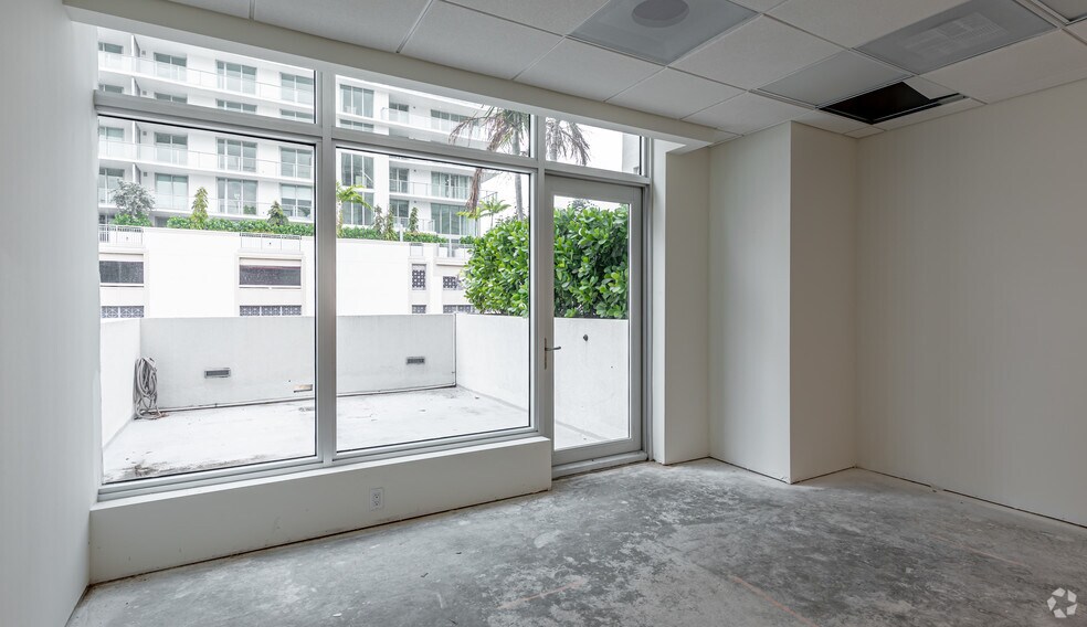 More Photos Of 323 Sunny Isles Blvd, Sunny Isles Beach Office For Lease
