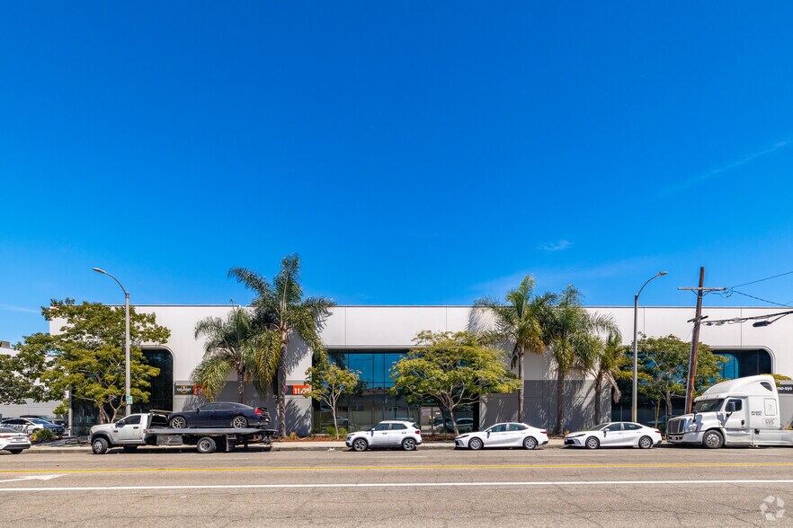 More Photos Of 11934-11954 S La Cienega Blvd, Hawthorne Showroom For Lease