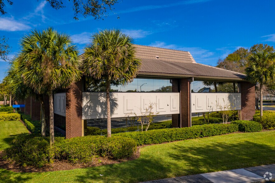 More Photos Of 2807 W Busch Blvd, Tampa Unknown For Lease