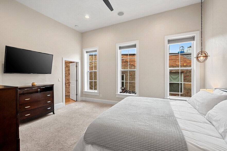 More Photos Of 408 Dousman St, Green Bay Storefront Retail Residential For Sale