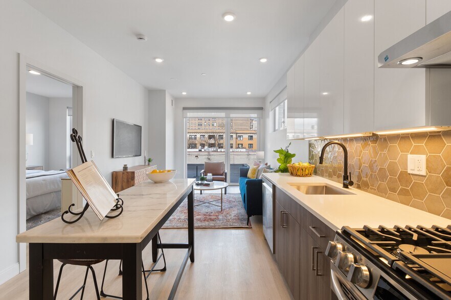 More Photos Of 4501 N Sheridan Rd, Chicago Apartments For Lease