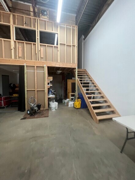 More Photos Of 115 Industrial Loop, Staten Island Distribution For Lease