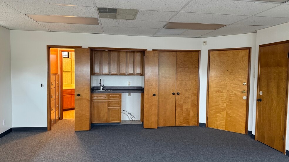 More Photos Of 5010 Cass St, San Diego Unknown For Lease