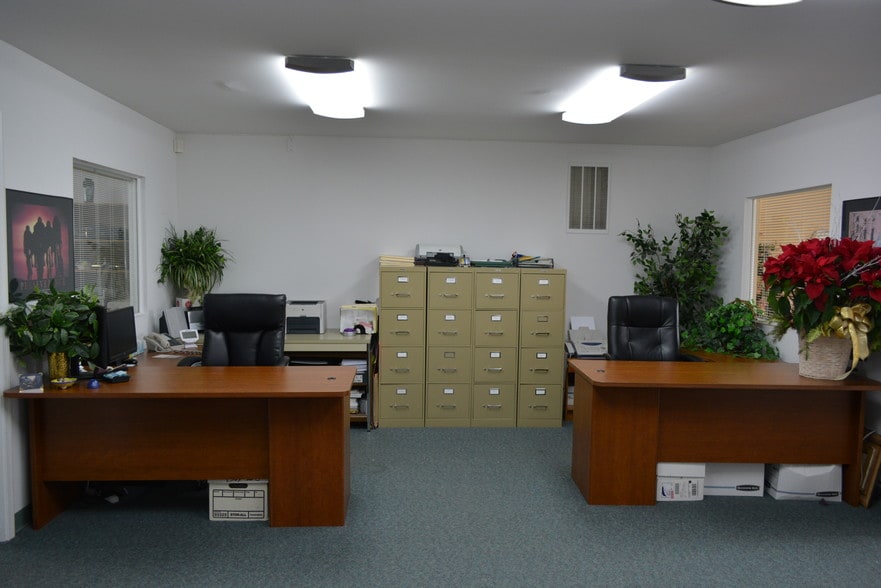 More Photos Of 5201-5215 W Woodmill Dr, Wilmington Medical For Sale