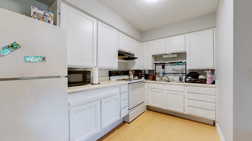 More Photos Of 200 Hubbard Rd, Winchester Apartments For Sale