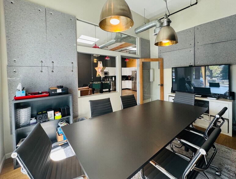 More Photos Of 6025 Washington Blvd, Culver City Office For Sale