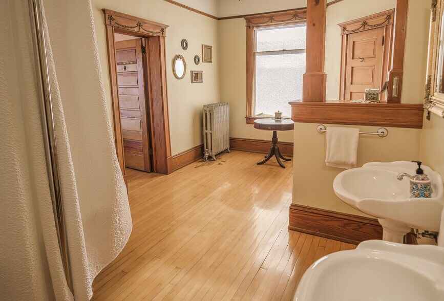 More Photos Of 310 E 2nd St, Trinidad Hospitality For Sale