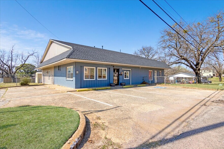 More Photos Of 1201 W Nelson St, Denison Daycare Center For Sale