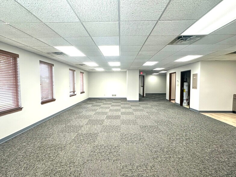 More Photos Of 8949-8979 Broadway, Merrillville Office Residential For Lease