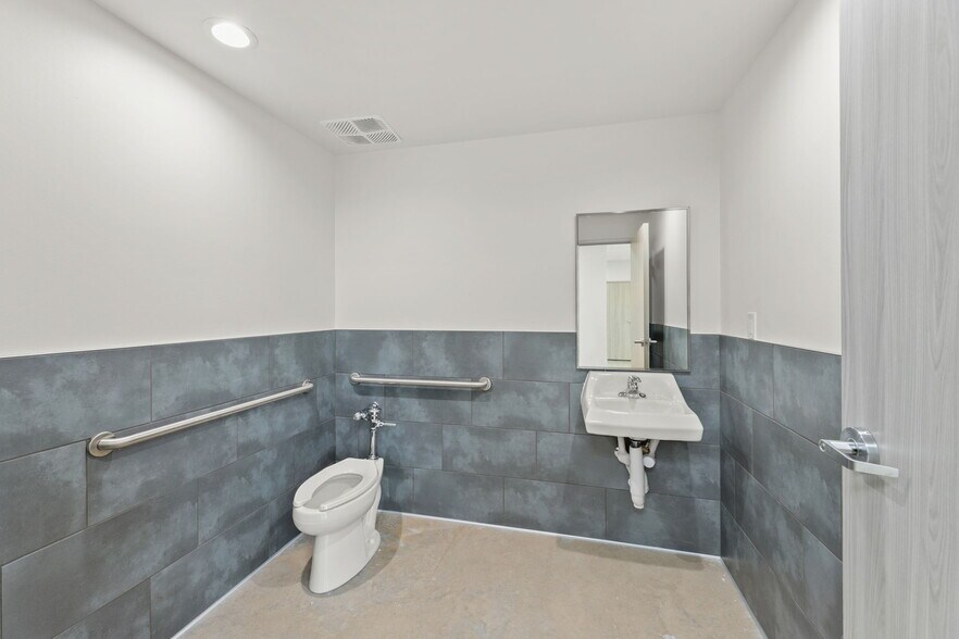 More Photos Of 10042 FM 1976, Universal City Unknown For Lease