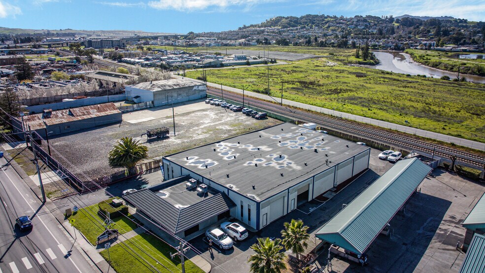 Primary Photo Of 660 Lakeville St, Petaluma Industrial For Sale