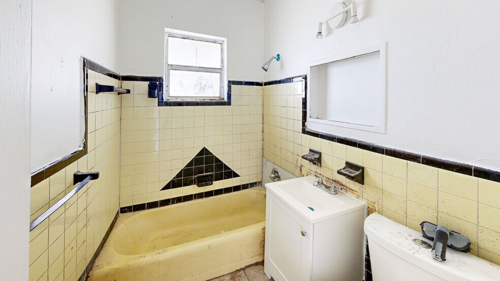 More Photos Of 1478 NW 2nd Ave, Florida City Multifamily For Sale