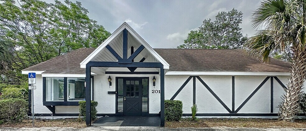 Primary Photo Of 2017 W Main St, Leesburg Office For Lease
