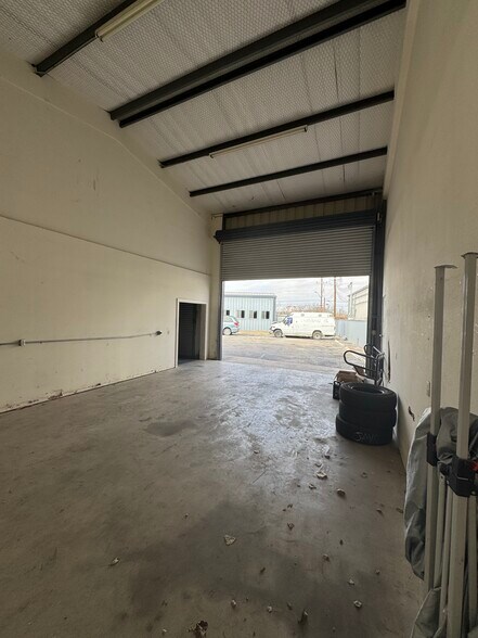 More Photos Of 7038 Eckhert Rd, San Antonio Warehouse For Lease