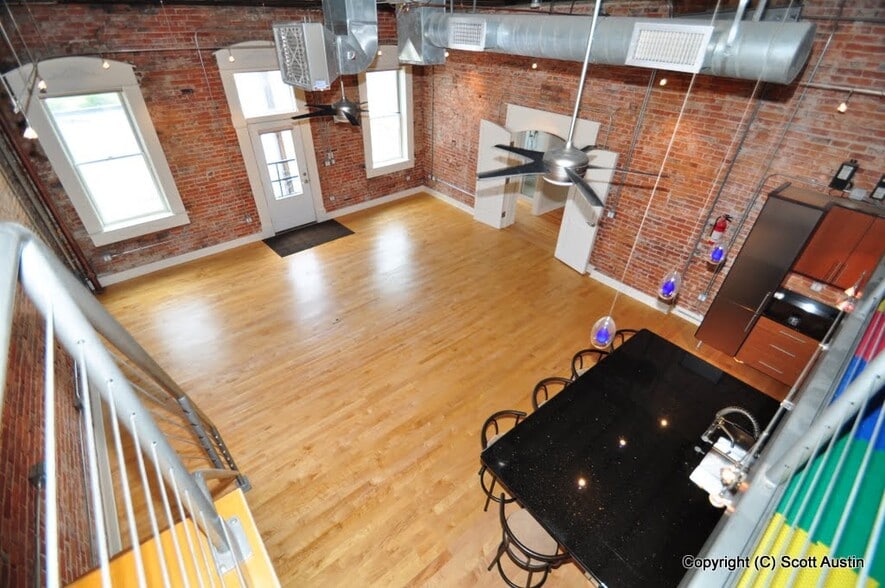 More Photos Of 922-924 Military St, Port Huron Storefront Retail Office For Sale