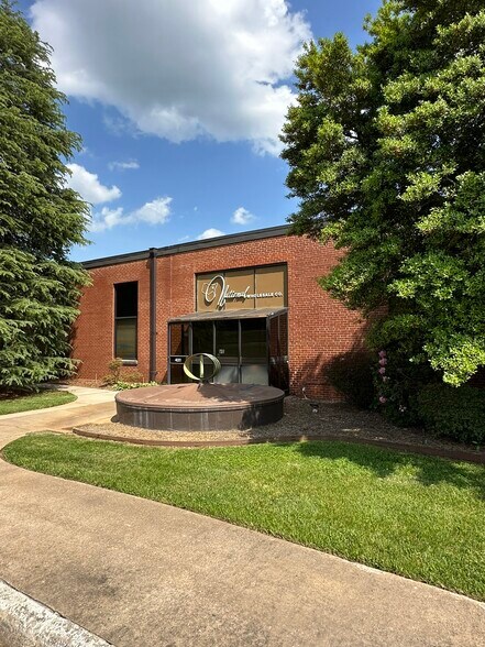 More Photos Of 400 National Blvd, Lexington Manufacturing For Sale