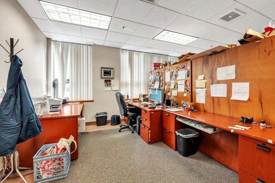 More Photos Of 80 Optical Dr, Southbridge Flex For Lease