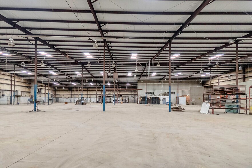 More Photos Of 105-205 Silo Ln, Lavonia Manufacturing For Lease