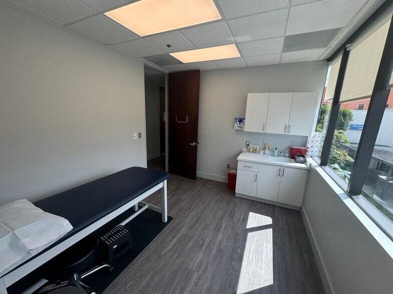 More Photos Of 9380 SW 150th St, Miami Medical For Lease