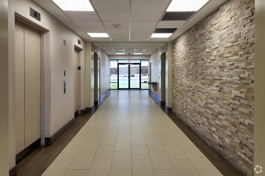 More Photos Of 751 Oak St, Jacksonville Office For Lease