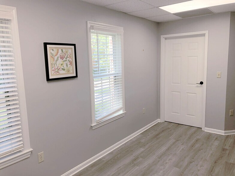 More Photos Of 1525 Oregon Pike, Lancaster Office For Sale