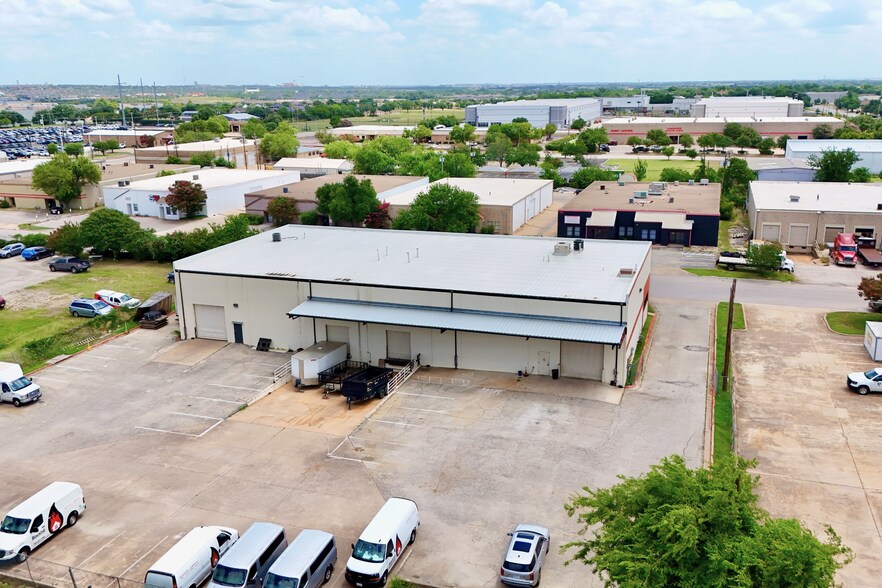 More Photos Of 2004 Lamar Dr, Round Rock Warehouse For Lease