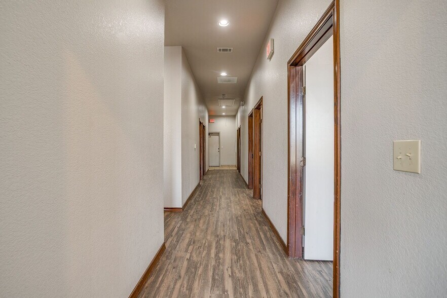 More Photos Of 1318-1324 NW John Jones Dr, Burleson Office For Lease