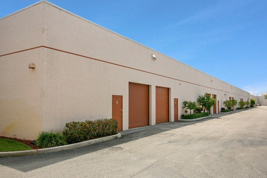 More Photos Of 2253 Vista Pky, West Palm Beach Unknown For Lease