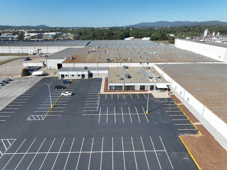 More Photos Of 100 National Dr, Anniston Manufacturing For Sale