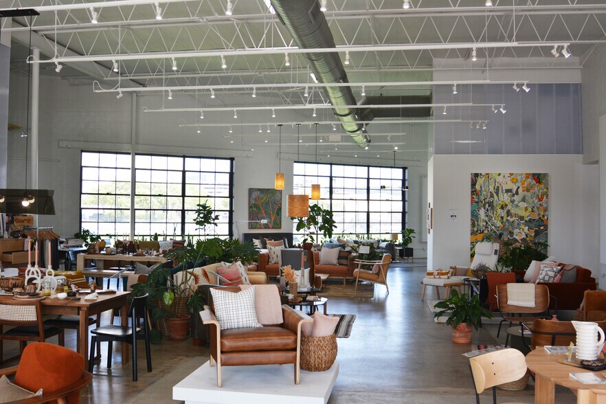 More Photos Of 2530-2532 Converse St, Dallas Light Manufacturing For Sale