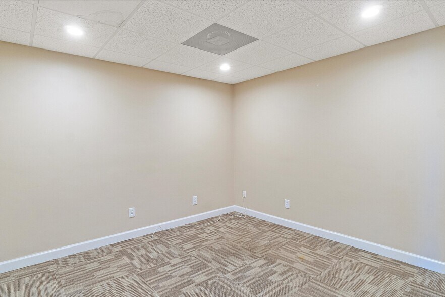 More Photos Of 5666 Seminole Blvd, Seminole Office For Sale