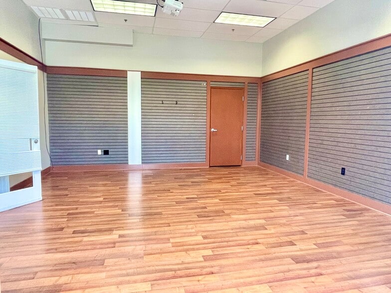 More Photos Of 10230 Berkeley Place Dr, Charlotte Storefront Retail Office For Sale