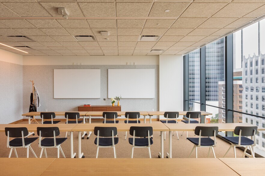 More Photos Of 7272 Wisconsin Ave, Bethesda Office For Sale