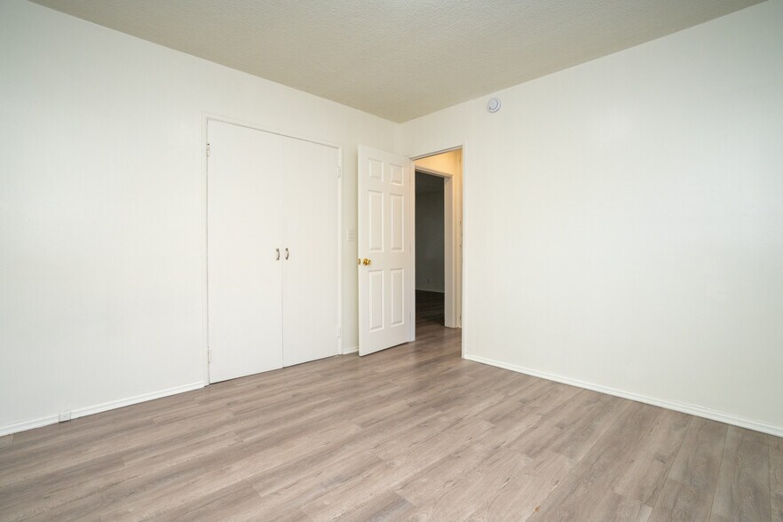 More Photos Of 1433 E 61st St, Los Angeles Apartments For Sale