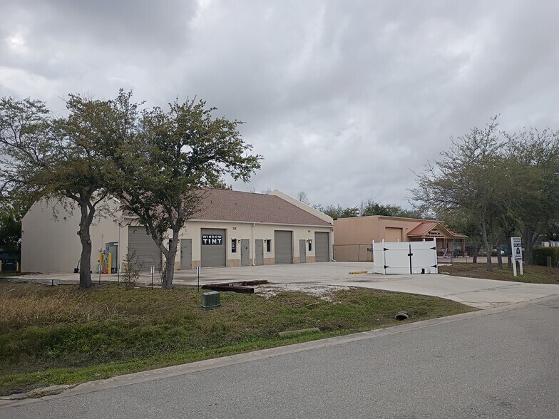 More Photos Of 326 NE 3rd Ave, Cape Coral Warehouse For Lease