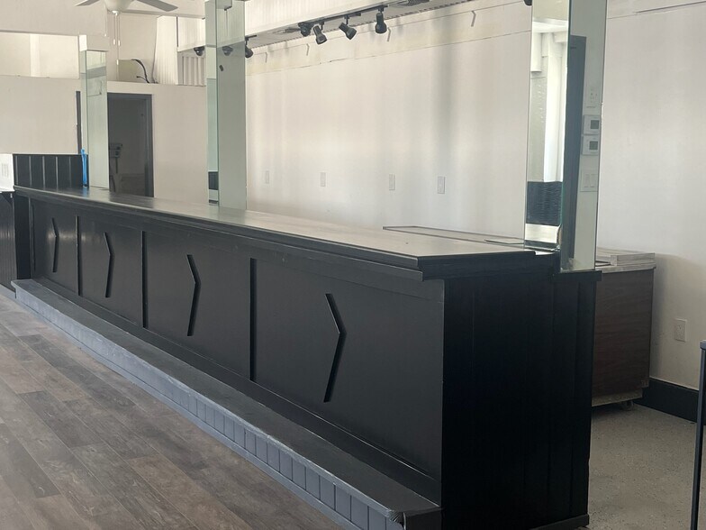 More Photos Of 215 Fairman St, Yuba City Bar For Sale