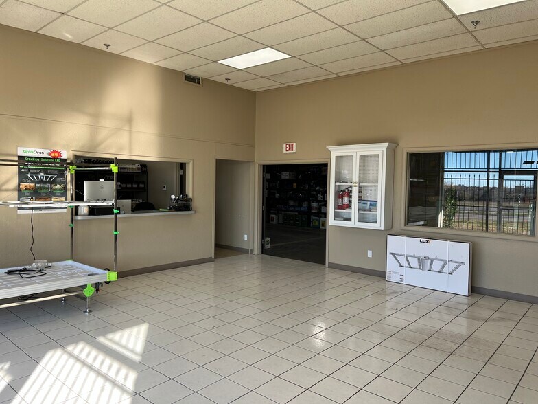 More Photos Of 3324 N I-35 Service Rd, Oklahoma City Distribution For Sale