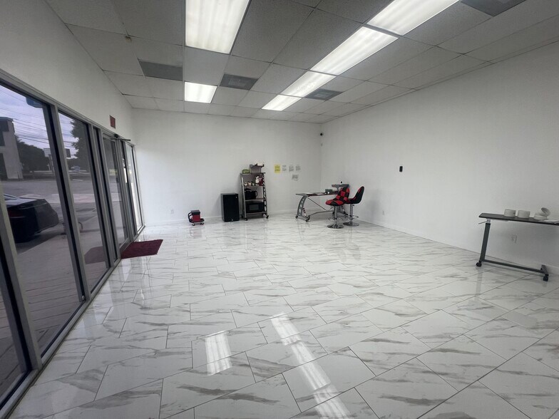 More Photos Of 9809 Fredericksburg Rd, San Antonio Auto Repair For Lease