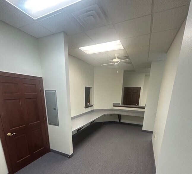 More Photos Of 265 W Main St, Kent Medical For Lease