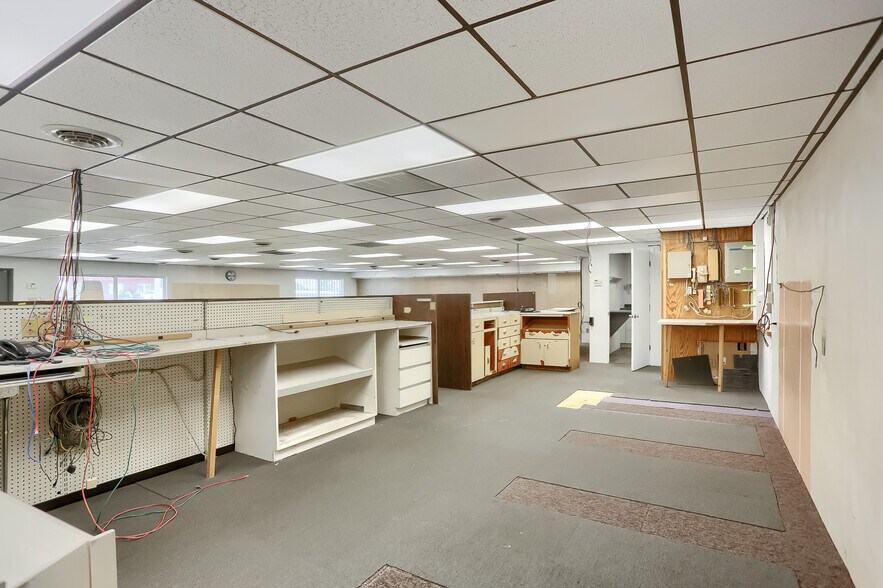 More Photos Of 708 Ekastown Rd, Sarver General Retail For Sale