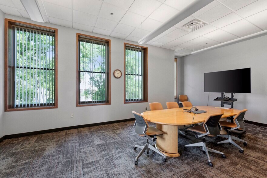 More Photos Of 261 School Ave, Excelsior Office For Sale