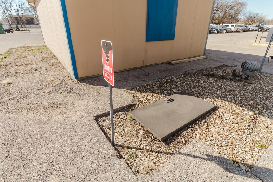 More Photos Of 3101 S Broadway St, Wichita Freestanding For Sale