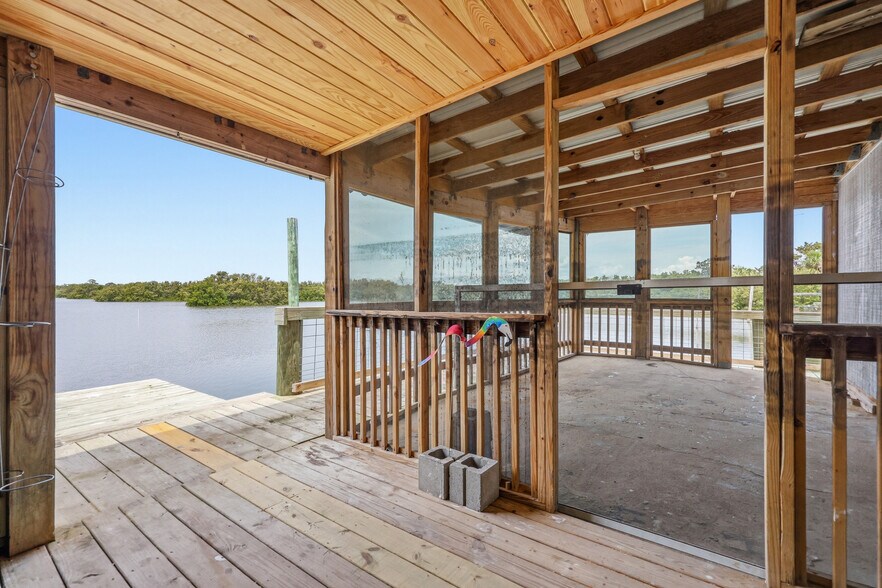 More Photos Of 505 3rd St, Cedar Key Restaurant For Sale