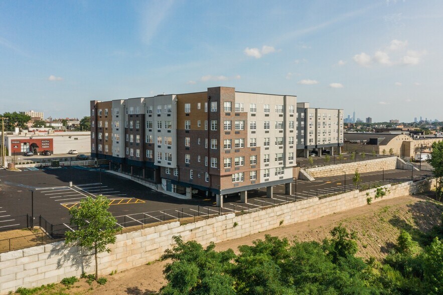 More Photos Of 520 Cliff St, Fairview Apartments For Sale