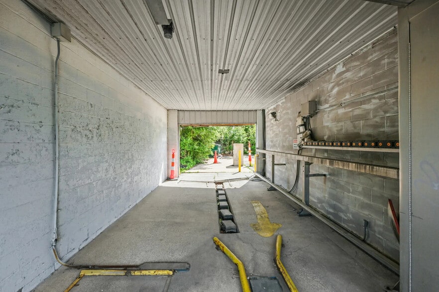 More Photos Of 3562 Lagrange St, Toledo Carwash For Sale