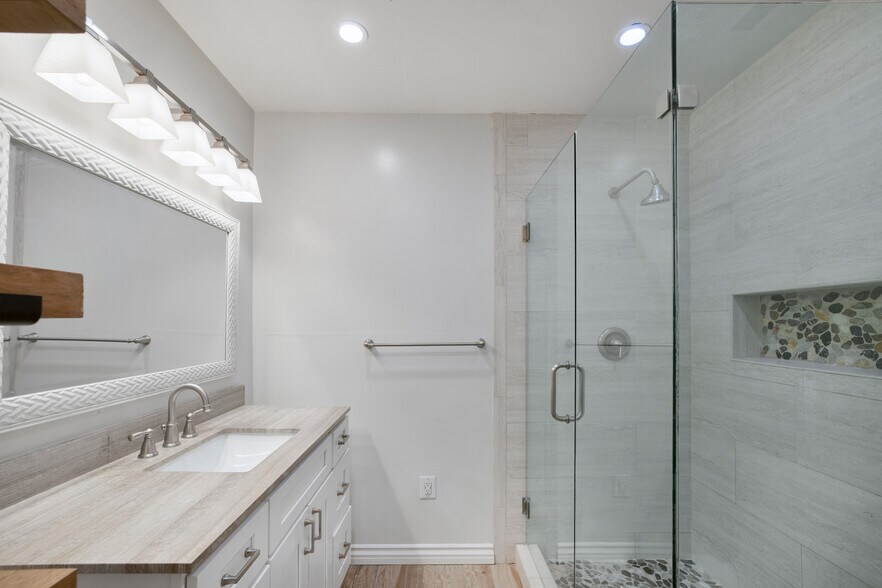 More Photos Of 801 W Whittier Blvd, La Habra Storefront Retail Residential For Sale