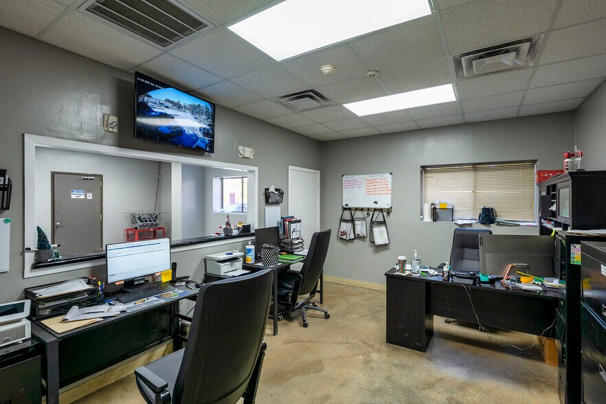 More Photos Of 21820 E Wallis Dr, Porter Warehouse For Lease
