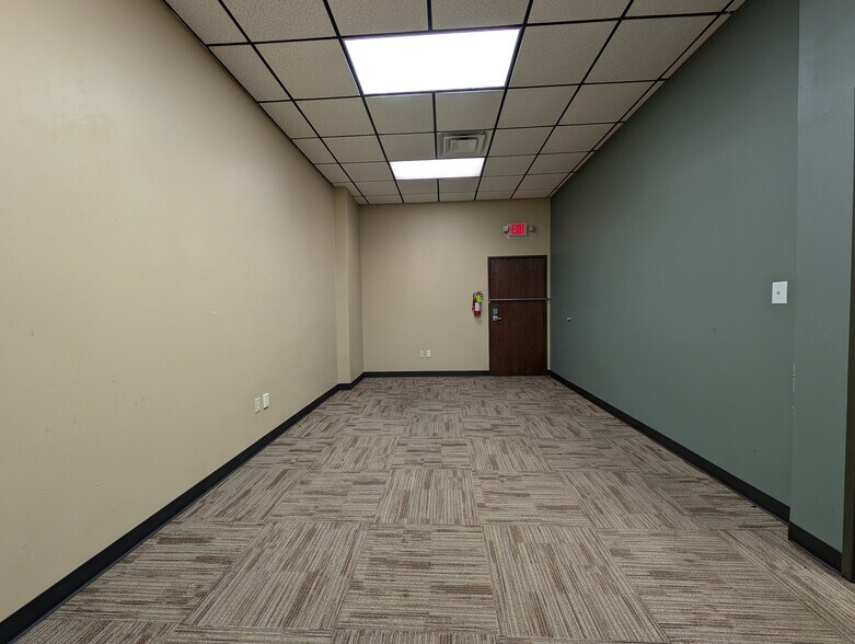 More Photos Of 1315-1321 NW Sheridan Rd, Lawton Office For Lease