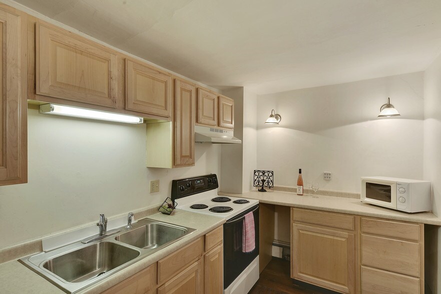 More Photos Of 214 Talbot St, Saint Michaels Storefront Retail Residential For Lease