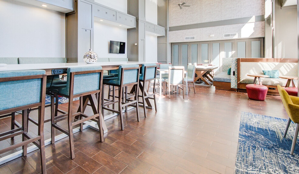 More Photos Of 4617 7th St, Bay City Hotel For Sale
